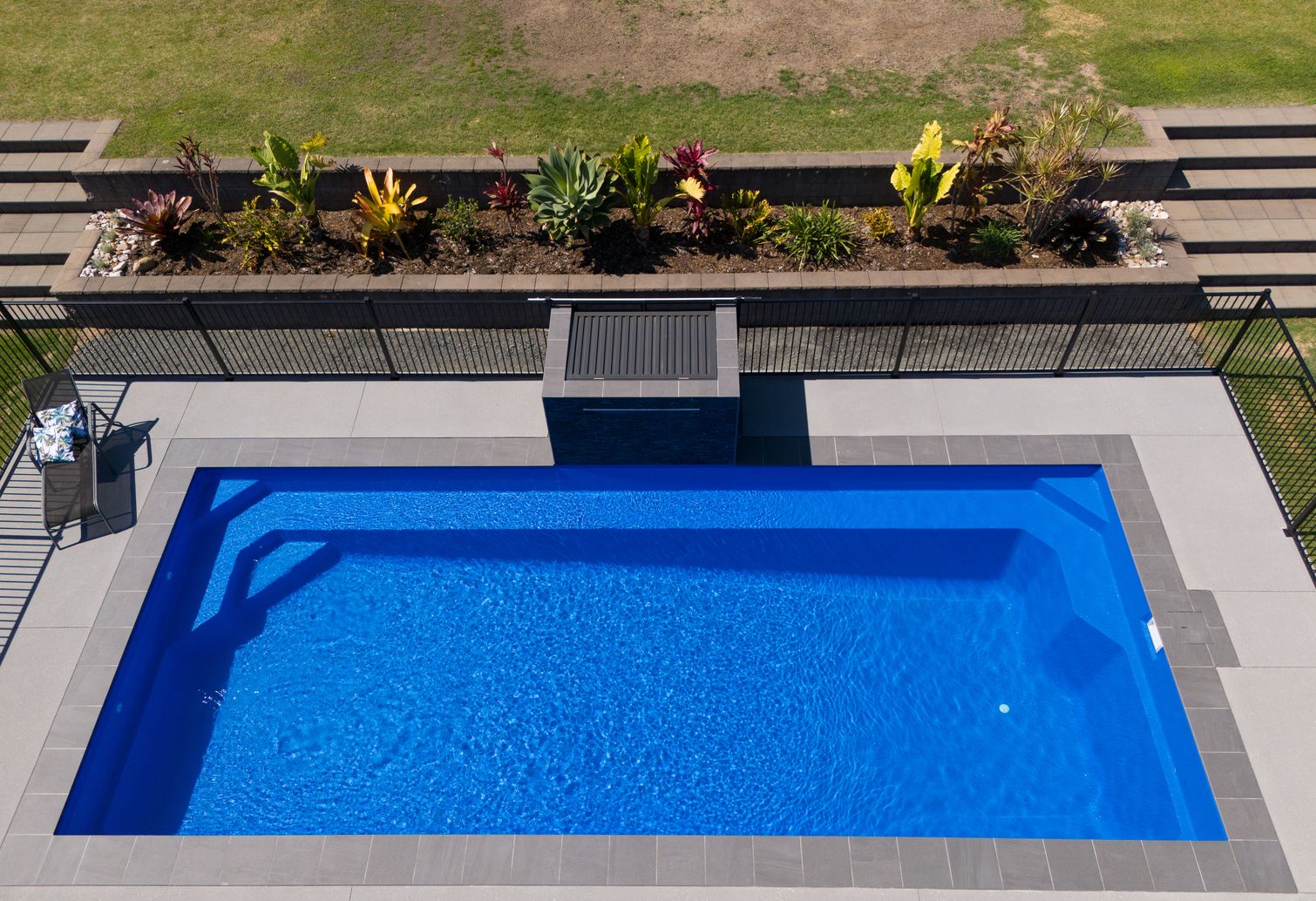 Diamond fibreglass pool, photo 3 of 3